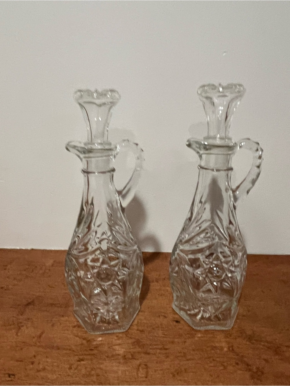 ANCHOR HOCKING Vintage Glass Oil and Vinegar Cruets Set - 7.75 Inches Tall-1960s - Picture 4 of 9